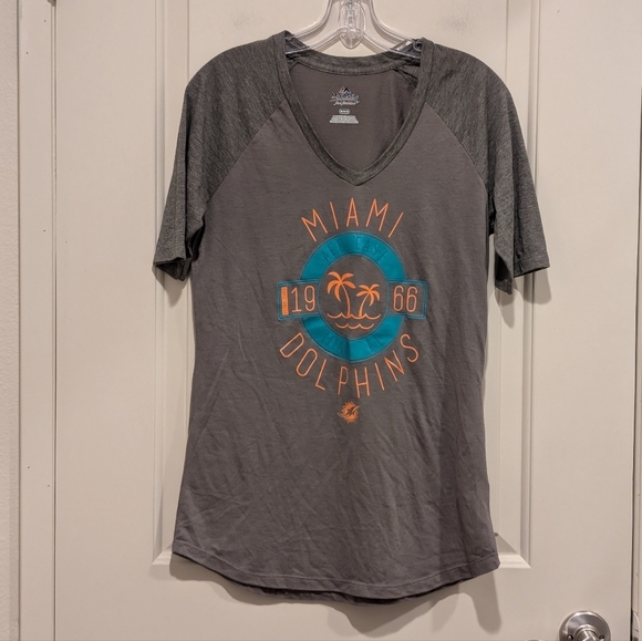Miami Dolphins Majestic Women's NFL Gray Fan Fashion Tee Medium NWOT - Picture 1 of 5